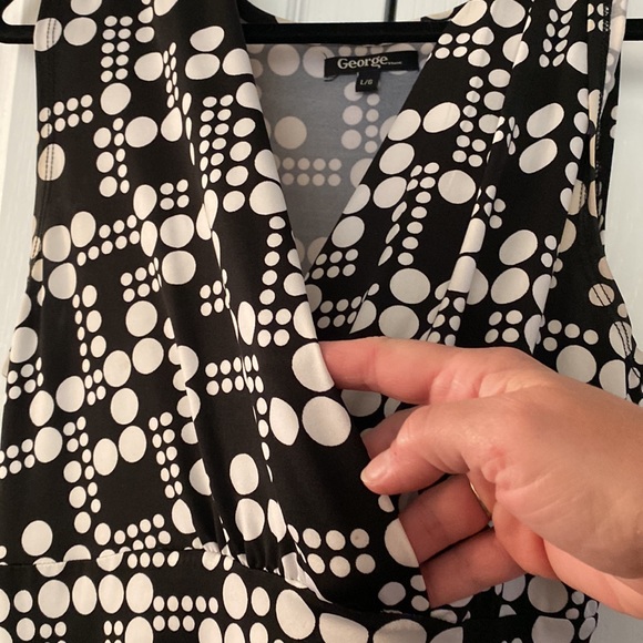 George dress with pockets. Sz L - Picture 2 of 8